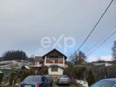 Casă la Padure cu 6 camere de vânzare – Curtea de Argeș, zona Bușaga - Curtea de Arges