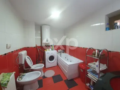 Casă la Padure cu 6 camere de vânzare – Curtea de Argeș, zona Bușaga - foto 7