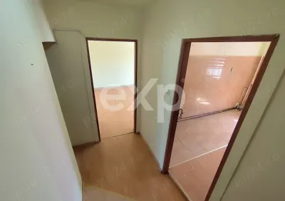 apartament 3 camere, decomandat - Pitesti