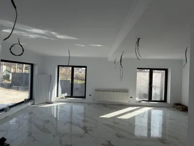 Casă modernă de vânzare în Curtea de Argeș – 1.000 mp teren, finisată la cheie - foto 4