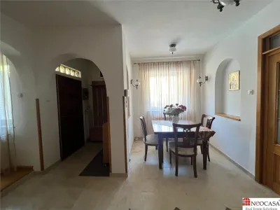 PTA DOMENII, S+P+1+M, 6 CAMERE, RENOVATA, CURTE! - foto 9