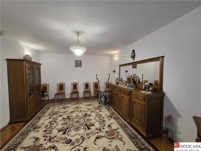 Vila versatila 7 camere + Garaj, Pivnita si Centrala Proprie, zona 1 Mai - Ion Mihalache | Ideala locuinta sau clinica - foto 2