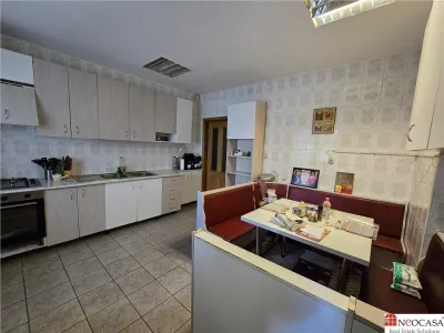 Vila versatila 7 camere + Garaj, Pivnita si Centrala Proprie, zona 1 Mai - Ion Mihalache | Ideala locuinta sau clinica - foto 4