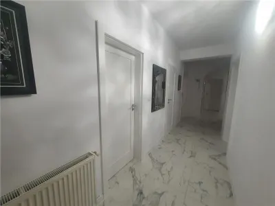 Casă Elegantă și Funcțională în Sibiu, Zona Lazaret - foto 8