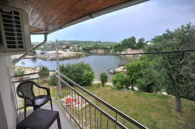 AFACERE LA CHEIE - Complexul turistic in incinta lacurilor Ocna Sibiului - foto 16