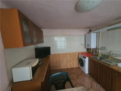 Apartament la casa P+1 si 160mp teren in zona Lupeni - supermarket Profi - foto 9
