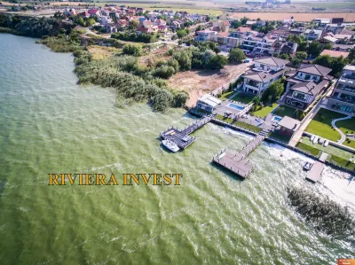 Ovidiu Sud,vila de lux cu piscina si ponton pe malul lacului - foto 6