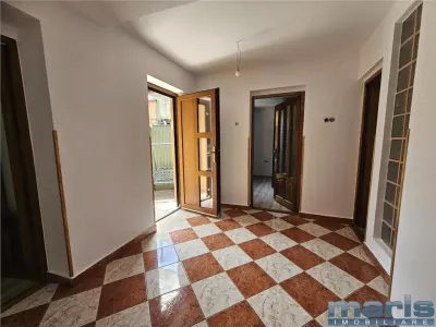 Casa 4 camere, S 110 mp Centru cu panouri pretabil servicii, birouri. - foto 8