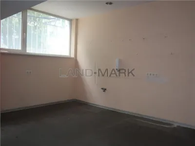 Spatiu comercial, parter, 16 metri vitrina - foto 9