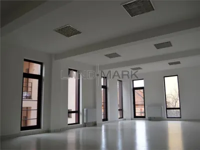 Spatiu birouri lux , 130 mp , cladire noua Favorit. - foto 5