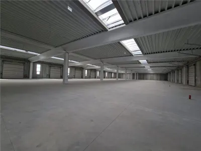 Hala din beton, 3600 mp, ISU, 12 porti TIR, unica in jud. IF - foto 6