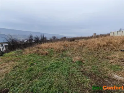 1000 mp intravilan  Chicerea, cu utilitati, pozitie superba - foto 2