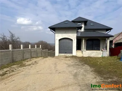 Vila  cu suprafata de 588mp si1600mp teren langa Pascani - Pascani