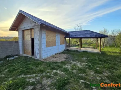 Vila  cu suprafata de 588mp si1600mp teren langa Pascani - foto 2