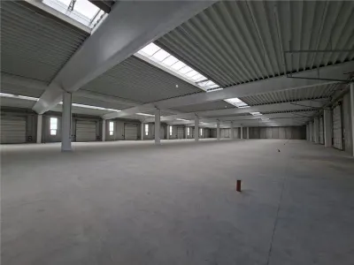 Hala din beton,4200 mp, 14 porti+3000 mp curte, risc 0 la incendiu - foto 9