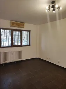 Apartament la parter - foto 1