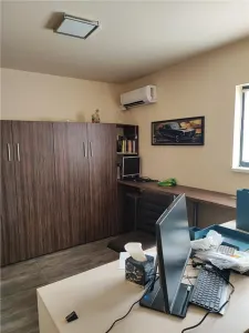 Hala 300 mp cu birouri, in Pipera. - foto 12