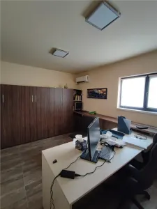 Hala 300 mp cu birouri, in Pipera. - foto 7