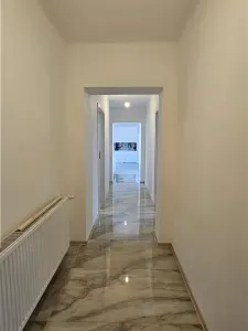 Casa spatioasa cu 3 apartamente de vanzare in Sibiu - foto 3