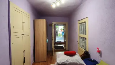 Apartament la casa Piata Cibin, cu geamuri la strada - foto 10