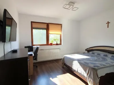 Apartament la vila cu terasa si curte proprie pe Cl. Cisnadiei - foto 9