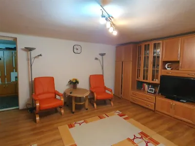 Casa cu 3 apartamente si 600 mp teren zona Lupeni - foto 19