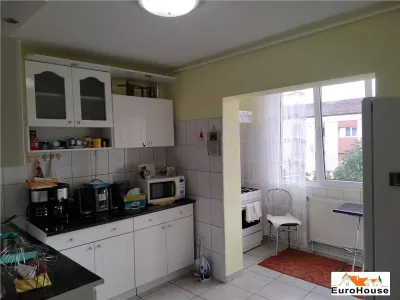 Apartament cu 3 camere de vanzare in Alba Iulia. - foto 2
