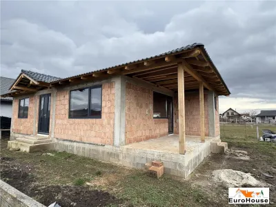 Casa la rosu de vanzare in Alba Iulia - foto 3