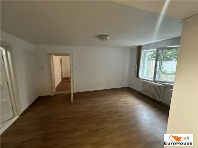 Casa de vanzare zona Centru pretabila pentru birouri - foto 9