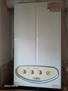 Apartament 3 camere, cu centrala proprie - foto 10