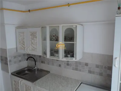 Apartament 2 camere, etaj 1 , decomandat, cu centrala proprie - foto 4