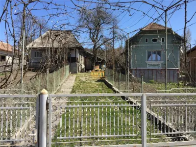 Gospodarie in Barbatesti, zonă de deal, liniște, natura - Barbatesti