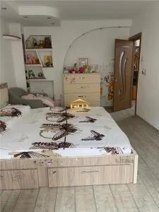 Apartament 3 camere de vanzare - Lenin Sud, etaj 3, decomandat, mobilat - foto 3
