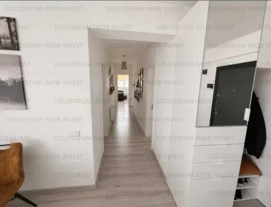 Apartament 3 camere, decomandat - zona Tractorul - foto 2
