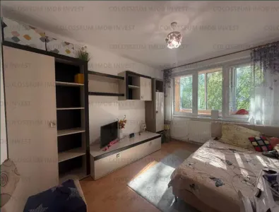 Apartament 3 camere, semidecomandat - zona Garii - foto 1