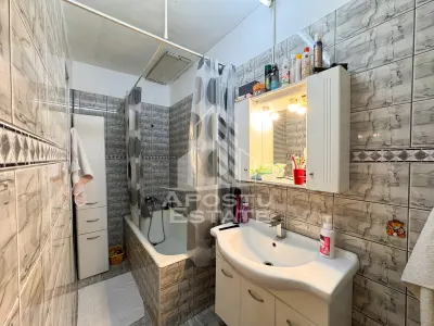 Casa la curte comuna cu 2 familii | 80mp utili | 350 teren | Sagului - foto 7