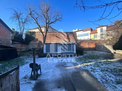 Casa cu 929 mp teren pretabil pentru investitie in zona Centrala. - Timisoara