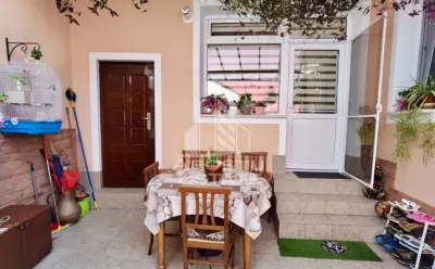 Casa cu 4 camere, , centrala proprie ,zona Parneava - foto 9