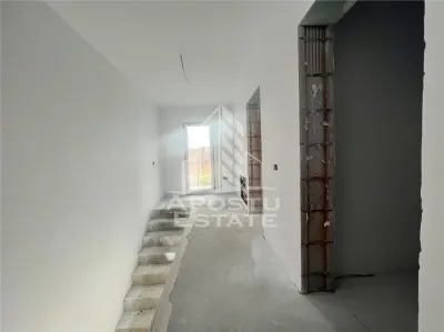 Duplex cu 4 camere, dressing si 3 bai. Toate utilitatile, la asfalt. - foto 11