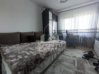 Apartament 4 camere, decomandat, 3 dormitoare, 2 bai, zona Fratelia. - foto 6
