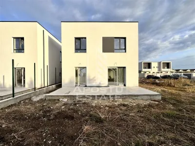 Jumatate de duplex cu 5 camere de vanzare, despartit, Dumbravita - Dumbravita