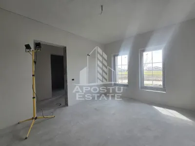 Jumatate de duplex pe parter cu 4 camere si 2 bai, Sag - foto 4