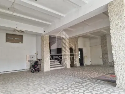 Casa familiala cu spatiu comercial si garaj P+1E+M 720 Mp - foto 24