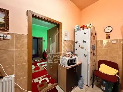 Apartament 2 camere, la curte comuna, pod mansardabil in zona Centrala - foto 2
