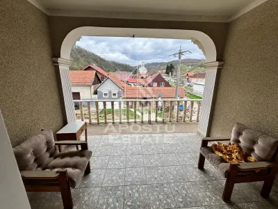 Vila unica, 520 utili, in inima judetului Caras-Severin - foto 6