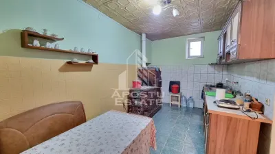 Casa individuala de vanzare cu 3 camere si 2 fronturi Giarmata - foto 4