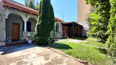 Casa la curte comuna 4 camere, zona Centrala - Arad