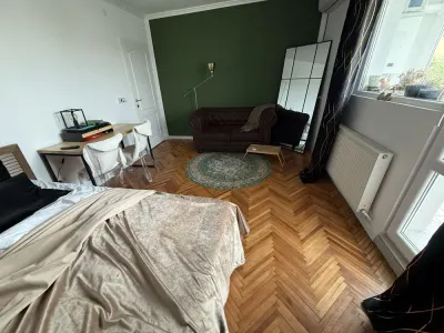 Mobilat si utilat , etaj intermediar in bloc anvelopat - foto 2