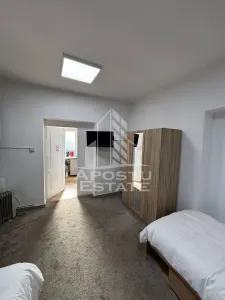 Apartament la casa cu 2 camere,  loc de parcare,  zona Telegrafului. - foto 2