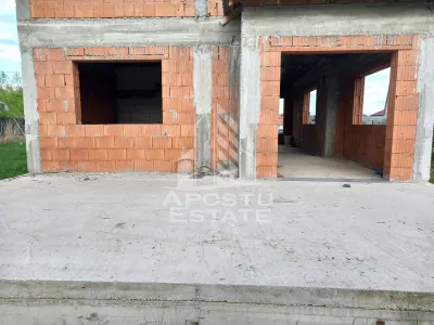 Vila, la rosu, de vanzare, in Sofronea, jud. Arad. - foto 3